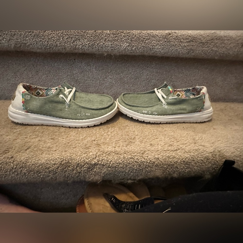 Girls size 3 Hey Dudes - worn 2-3x! Smoke free home
